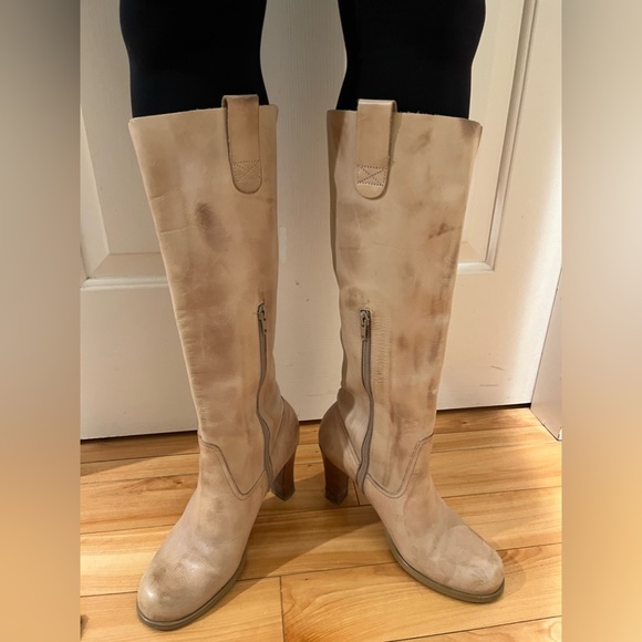 Size 7 Tan leather knee high boot with round toe and chunky(ish) heel - Picture 6 of 7